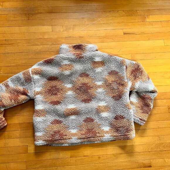 Thread + Supply Medium Pullover Fleece with pockets - Picture 9 of 13